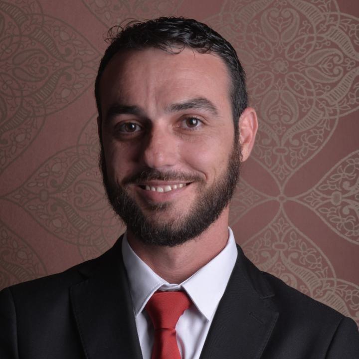 Dr. Carlos Eduardo Silva