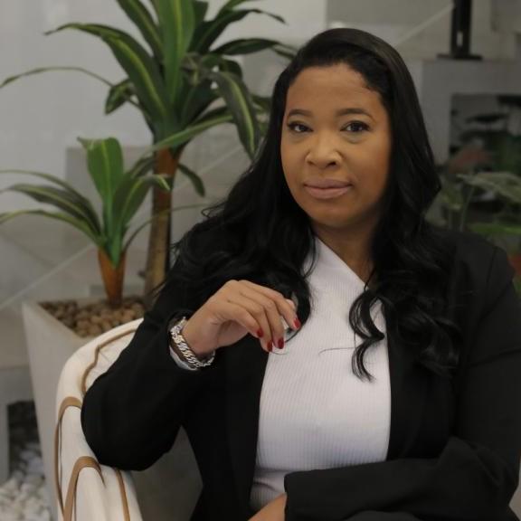 DRA. ALESSANDRA DE SOUZA FERREIRA