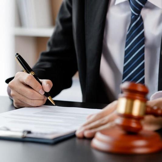 Dr. Carlos Eduardo Silva